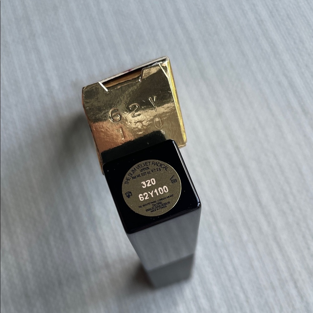 Yves Saint Laurent Slim Velvet Radical Lipstick - 320 scorching brown - Picture 6 of 12
